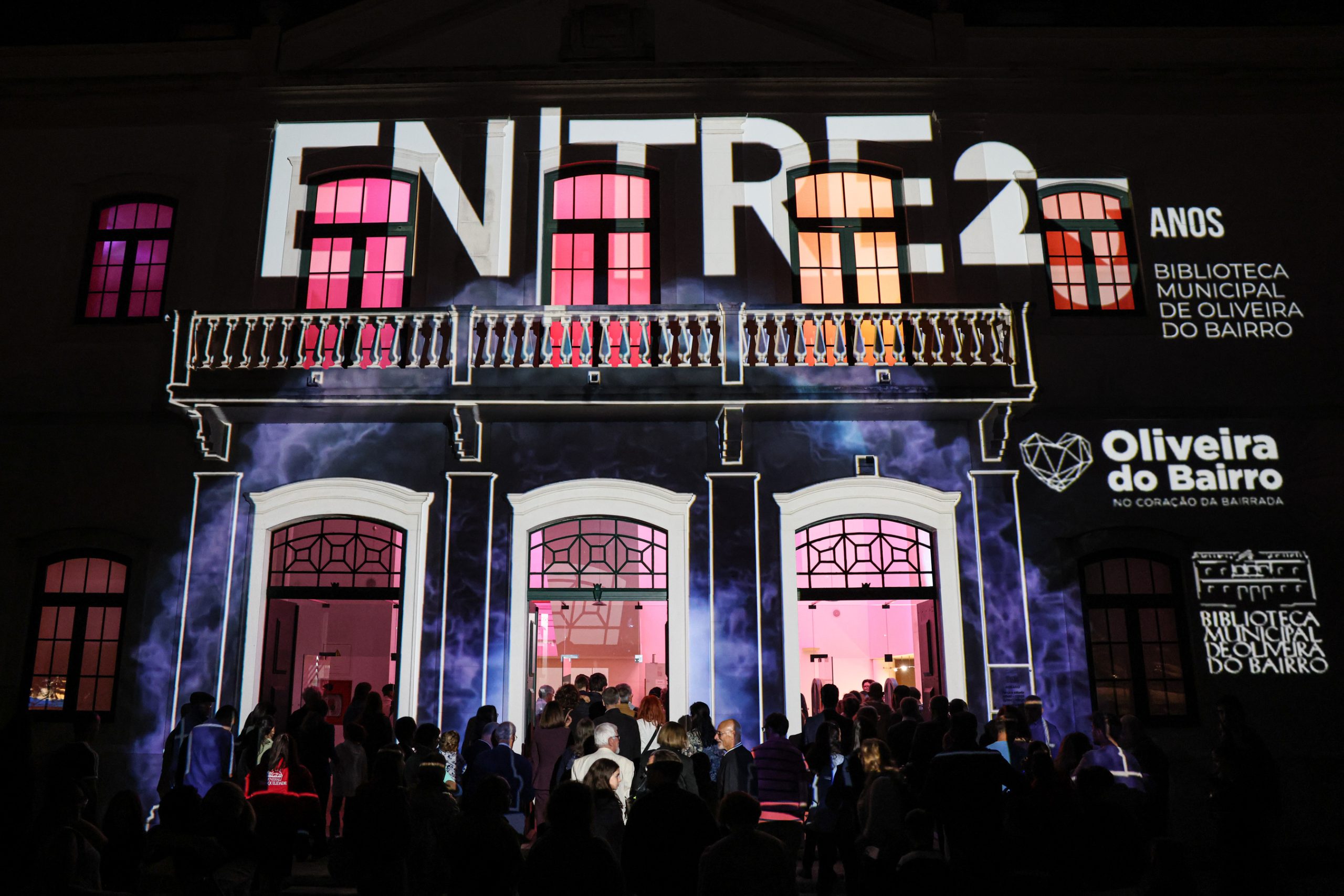 Miguel Estima. Artista multidisciplinar de videomaping. Criador de varias instalações artísticas que fundem o videomapping com a identidade comunitária.