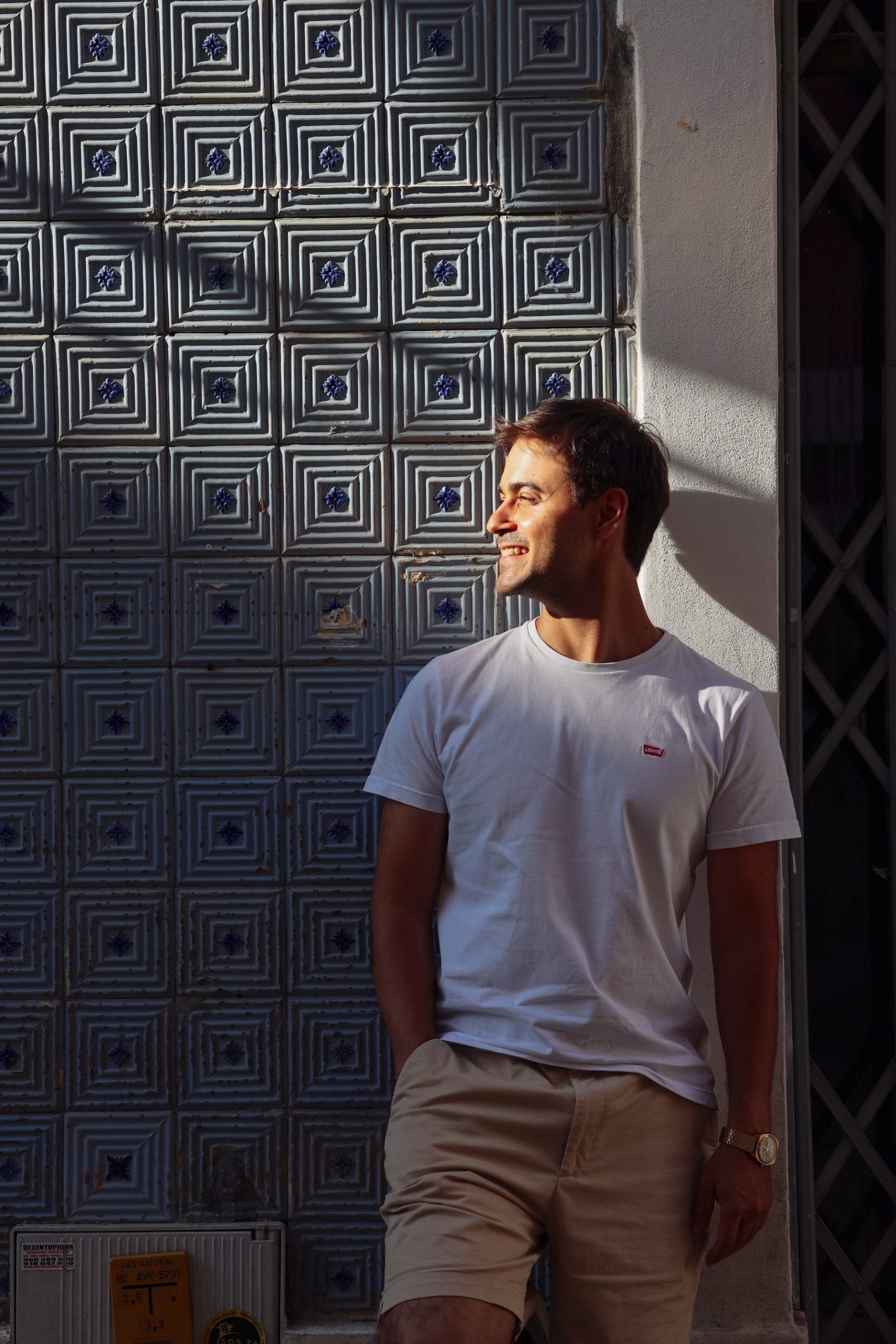 Miguel Estima. Artista multidisciplinar de videomaping. Criador de varias instalações artísticas que fundem o videomapping com a identidade comunitária.